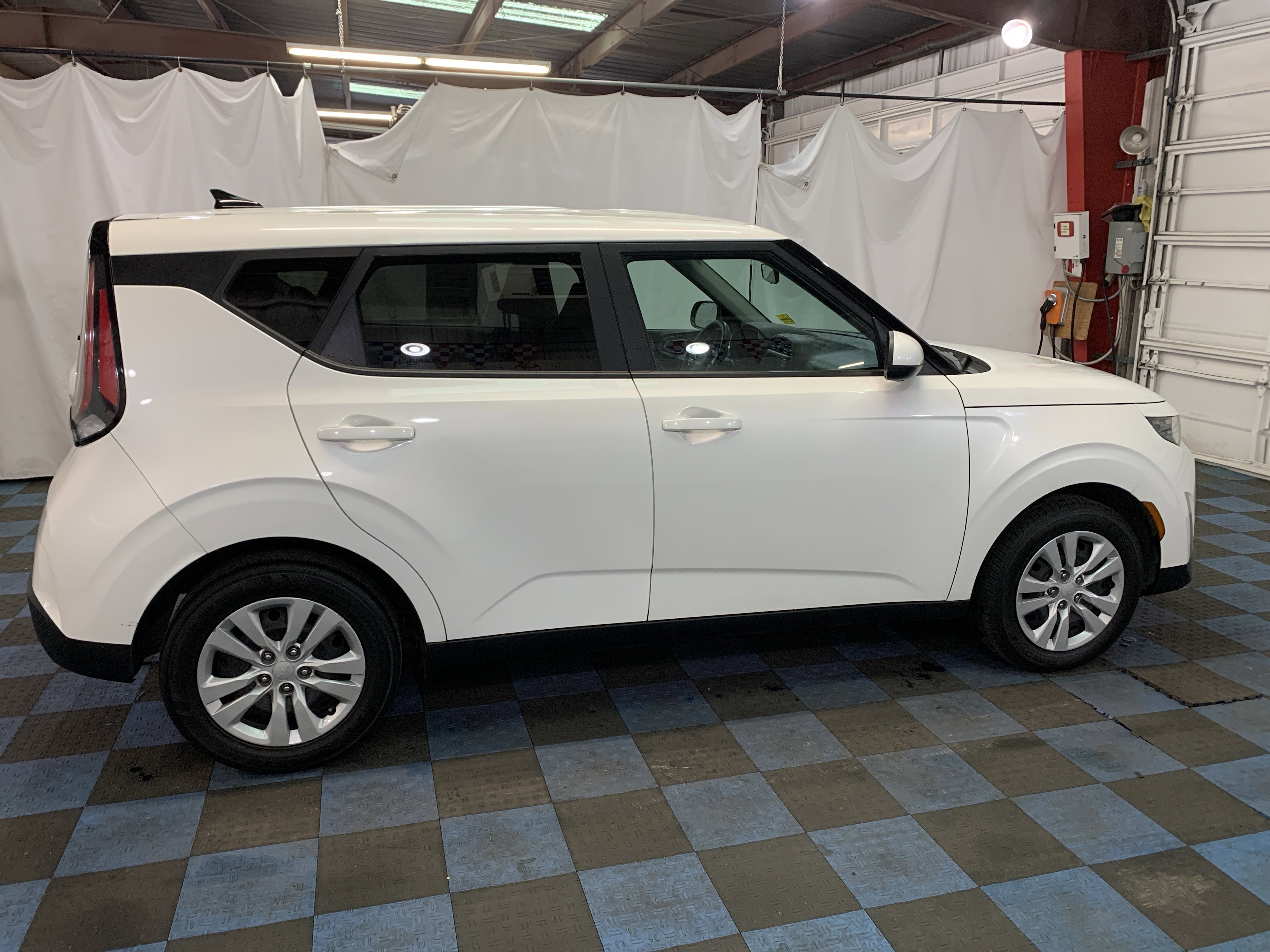 Used 2023 Kia Soul LX image 6