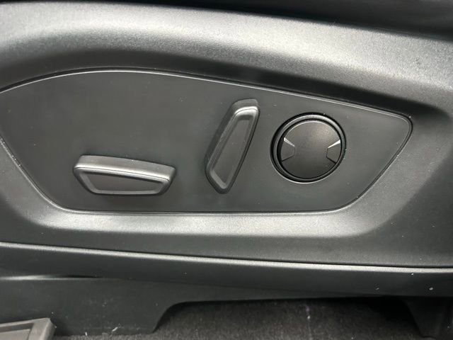 Used 2023 Ford Explorer XLT w/ Equipment Group 202A image 9