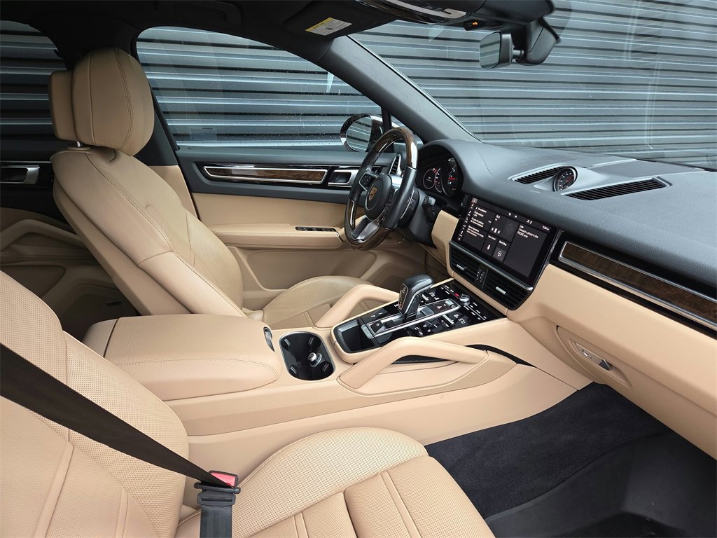 Used 2021 Porsche Cayenne Coupe image 18