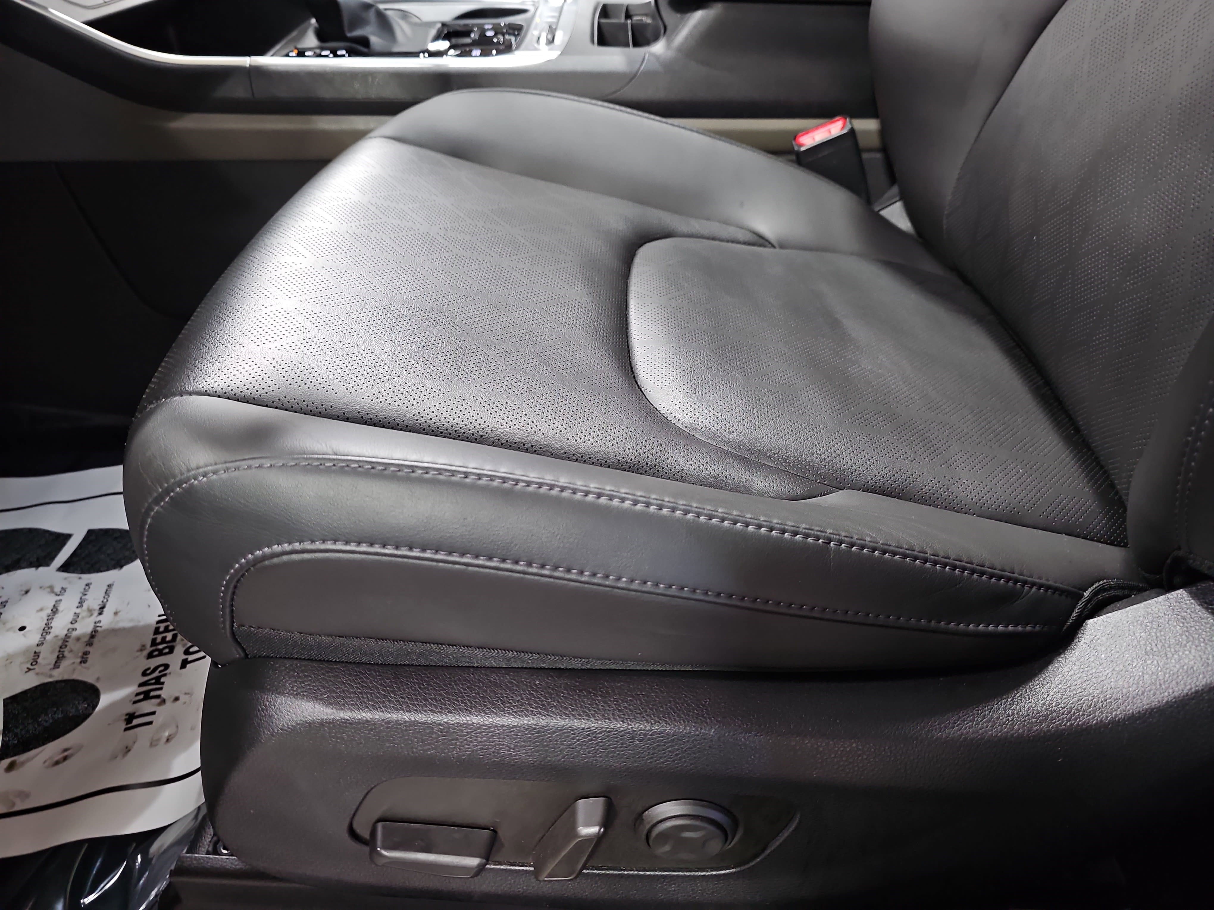 Used 2025 Kia Carnival SX image 31