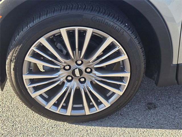 Used 2025 Cadillac XT4 Premium Luxury image 16