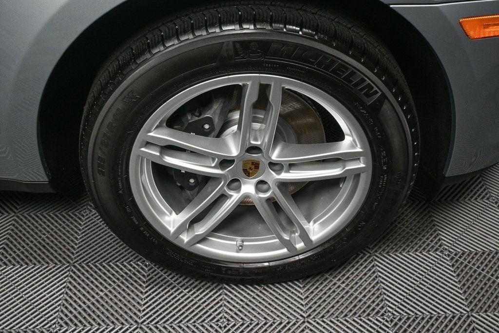 Certified 2025 Porsche Macan image 38