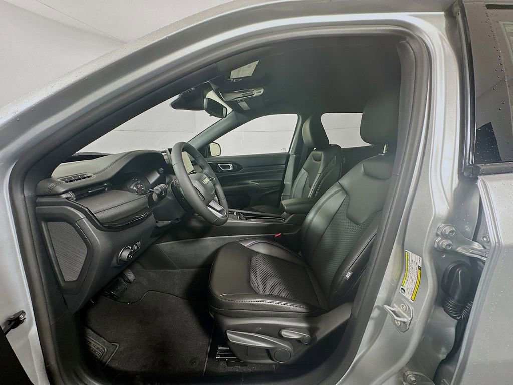 New 2026 Jeep Compass Latitude image 10