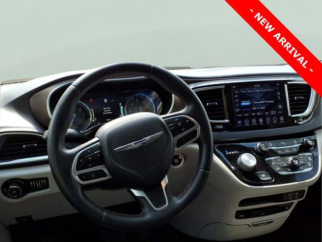 Used 2018 Chrysler Pacifica Touring-L Plus FWD image 9