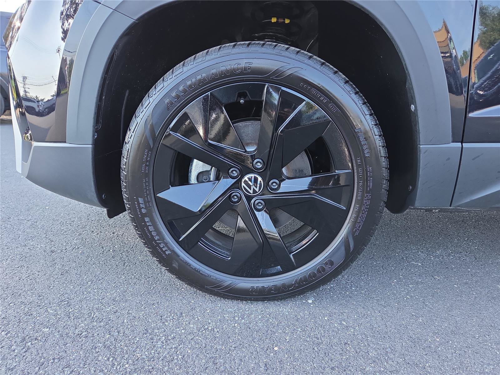 New 2026 Volkswagen Taos SE w/ Panoramic Sunroof Package FWD image 10