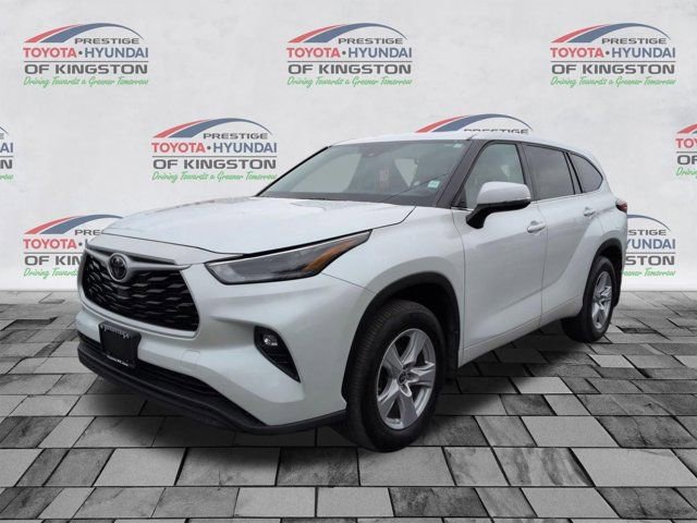 Used 2022 Toyota Highlander LE image 7