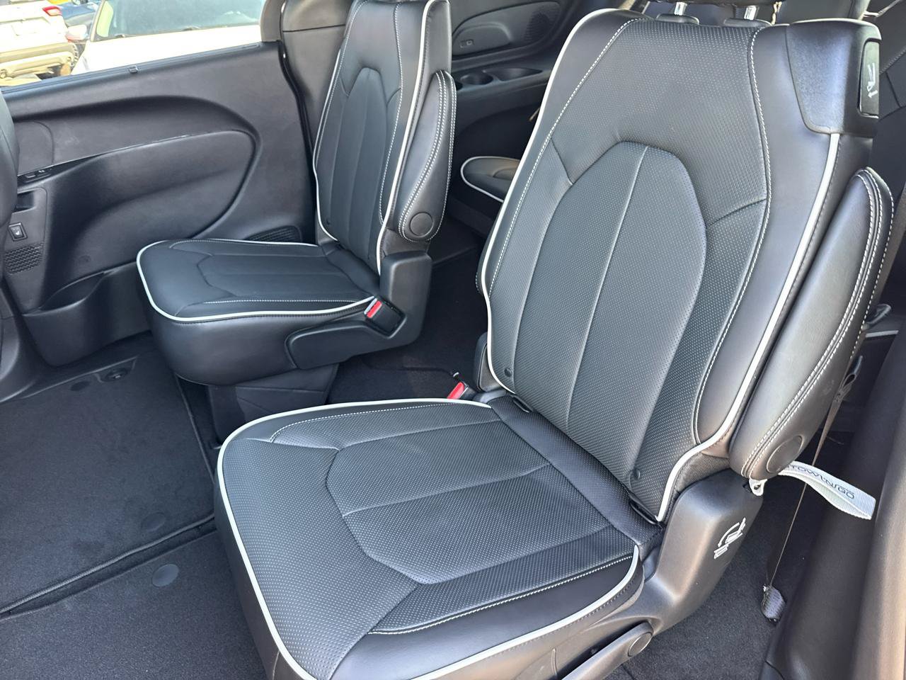 New 2026 Chrysler Pacifica Limited w/ S Appearance Package FWD image 18