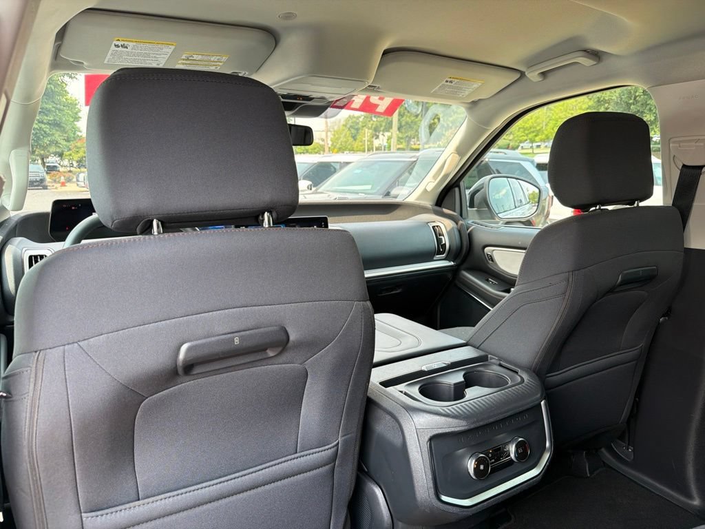 Used 2025 Ford Expedition Active AWD/4WD image 31