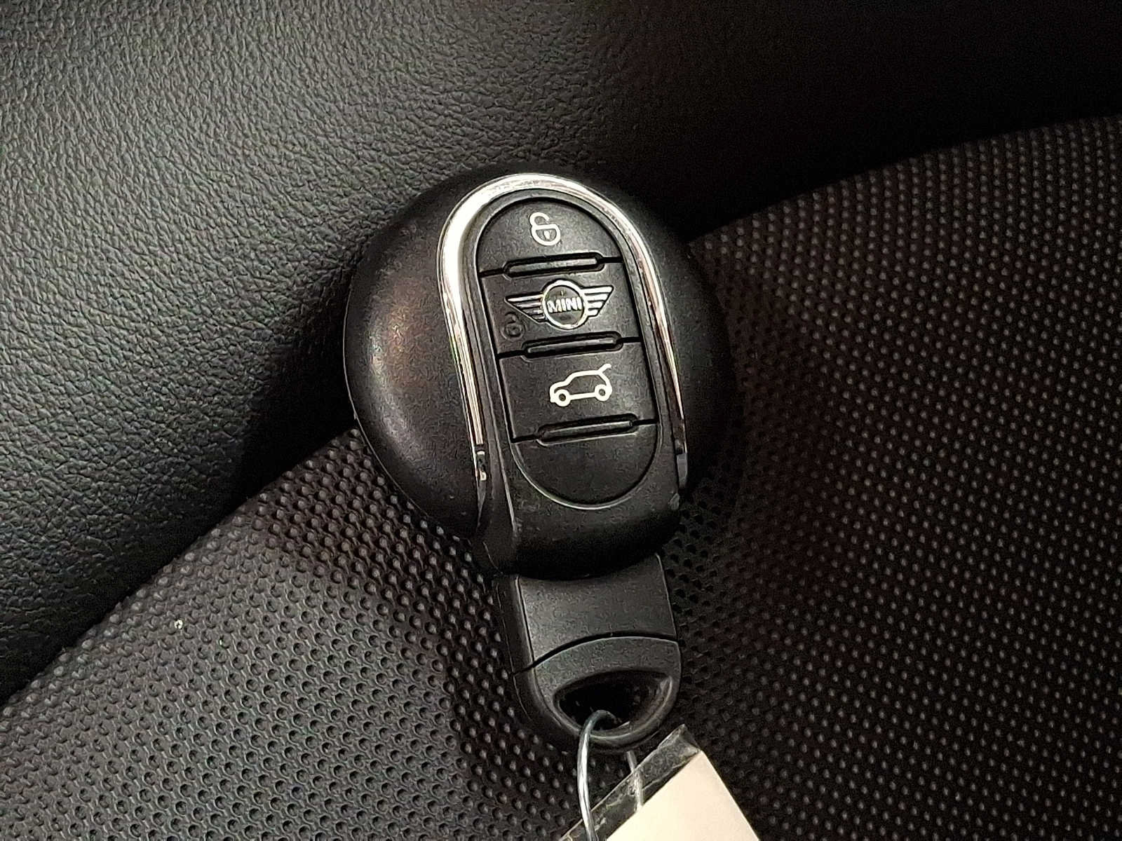 Used 2021 MINI Cooper 4-Door Hardtop w/ Storage Package FWD image 23