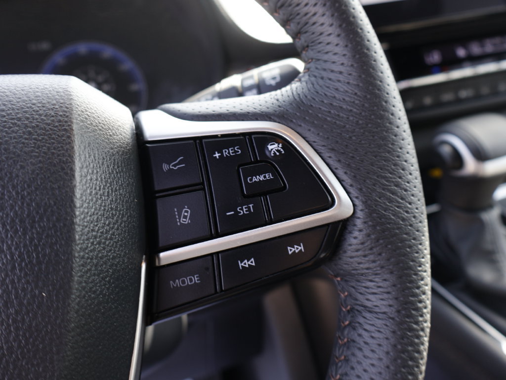 Used 2025 Toyota Sienna Platinum AWD/4WD image 31