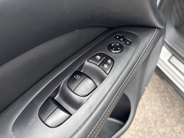 Used 2018 Nissan Pathfinder Platinum w/ Cargo Package image 11