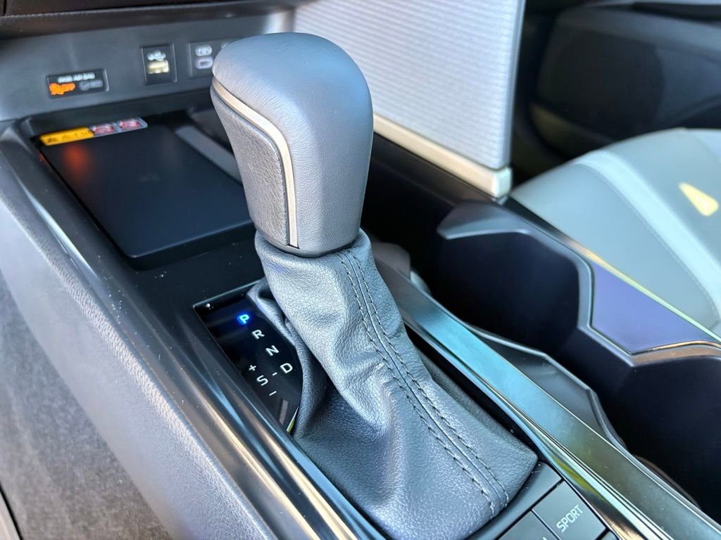 Used 2025 Toyota Camry SE w/ Convenience Package image 20