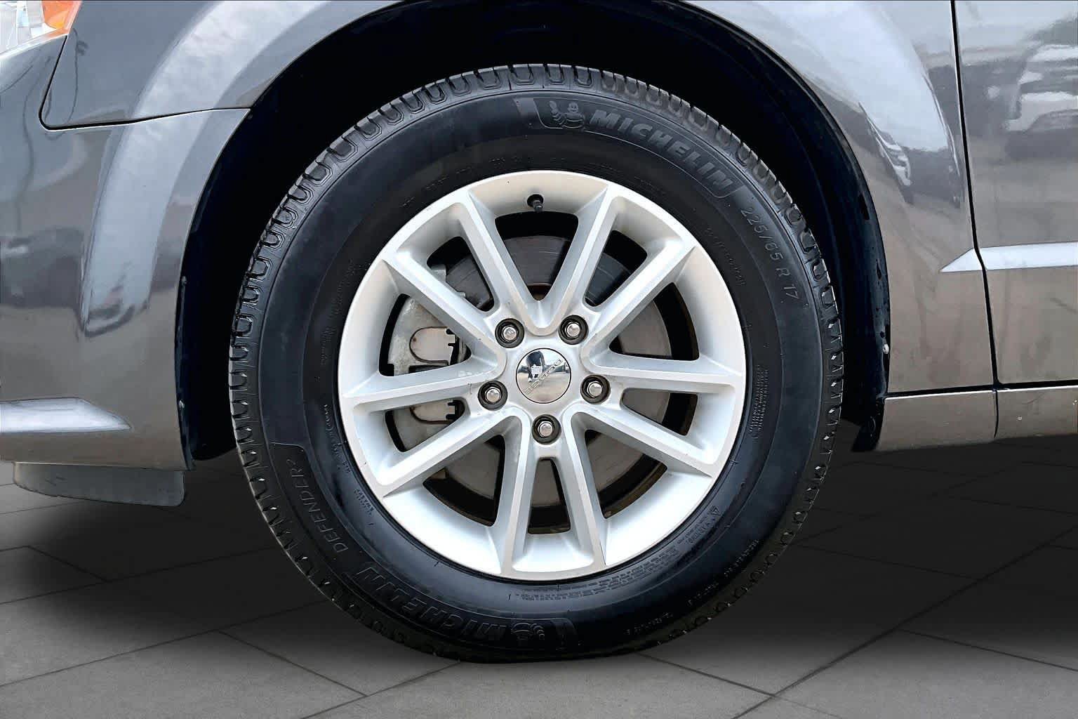 Used 2020 Dodge Grand Caravan SXT FWD image 11