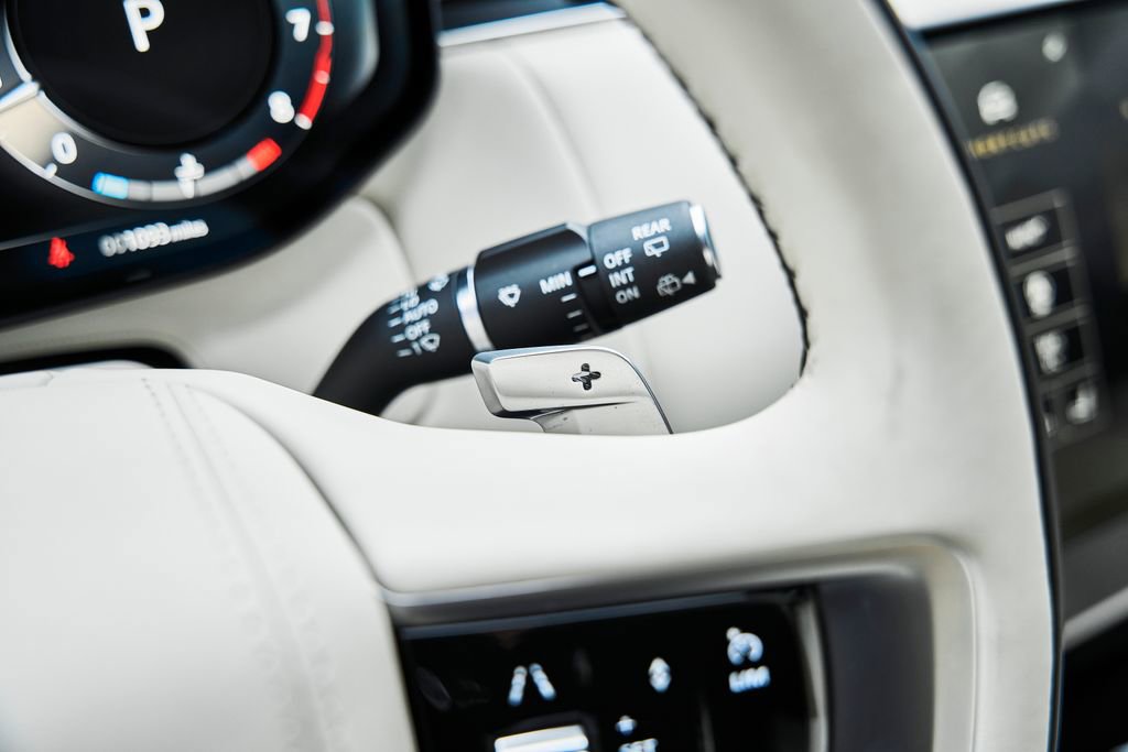 Used 2025 Land Rover Range Rover Long Wheelbase SE image 62