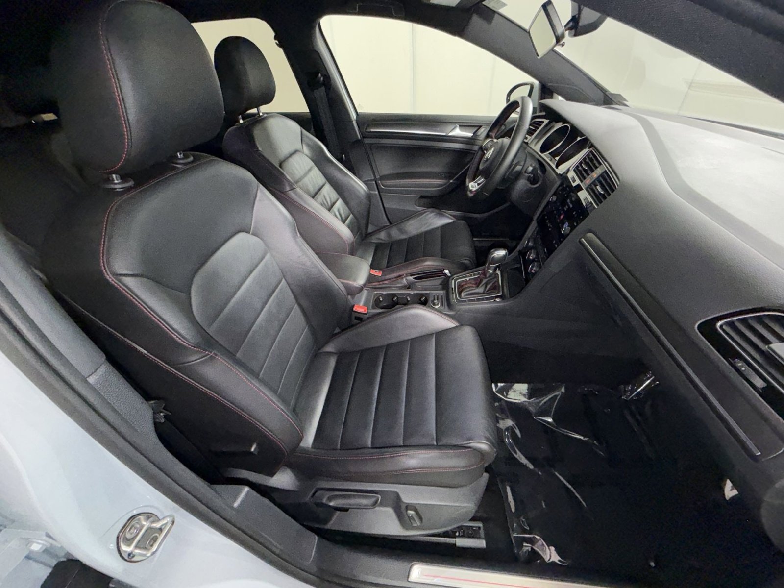 Used 2019 Volkswagen GTI SE image 26