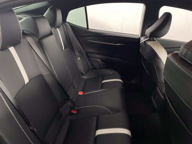 Used 2026 Toyota Camry Hybrid w/ Convenience Package FWD image 17