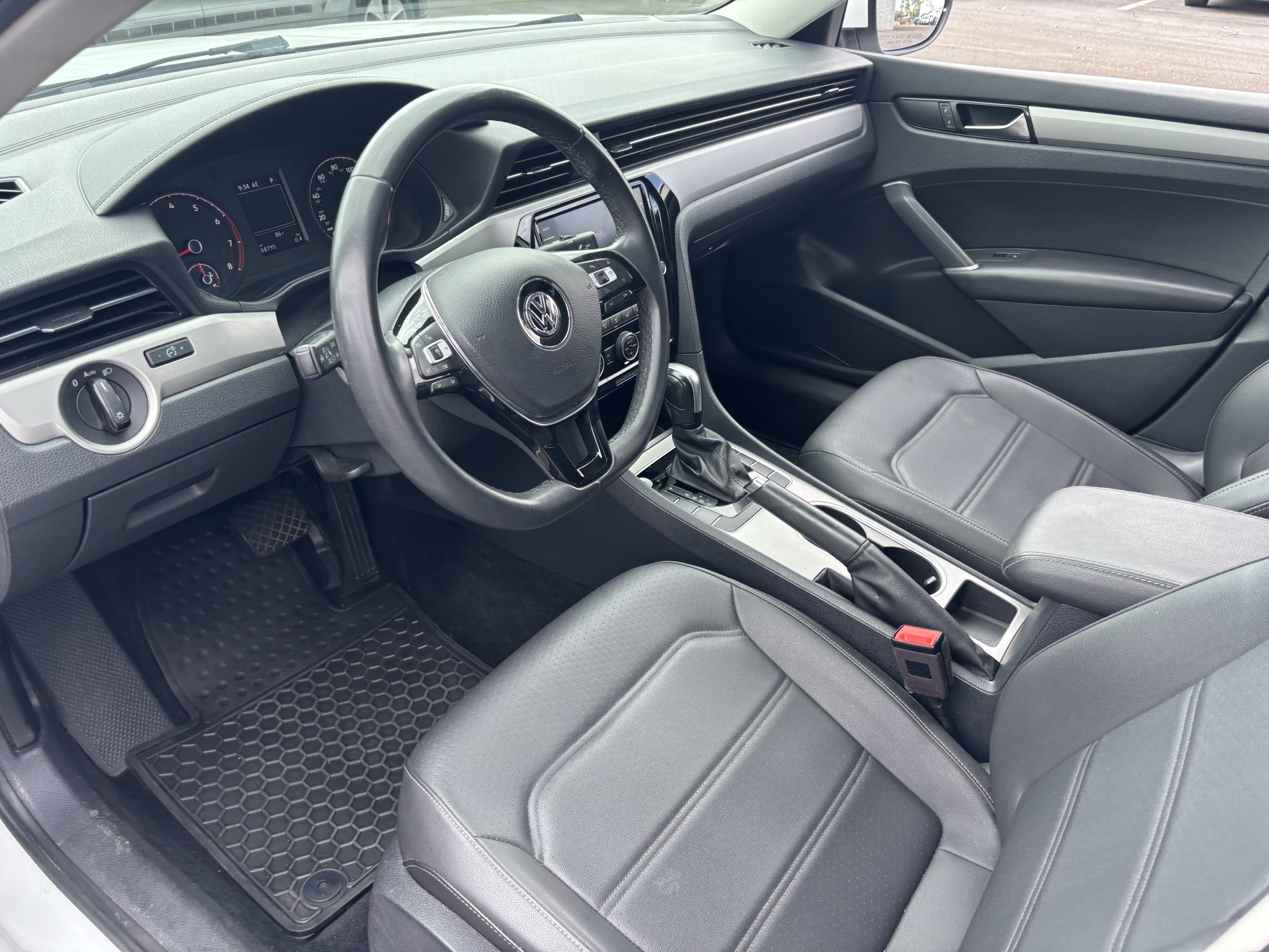 Used 2022 Volkswagen Passat 2.0T SE FWD image 17