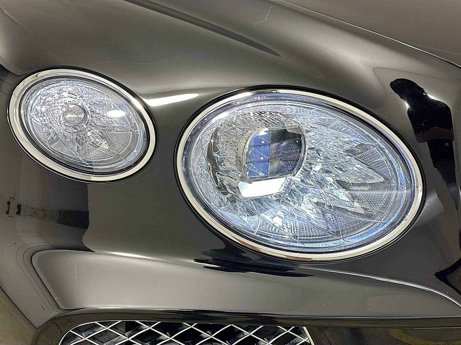 Used 2022 Bentley Bentayga AWD/4WD image 45