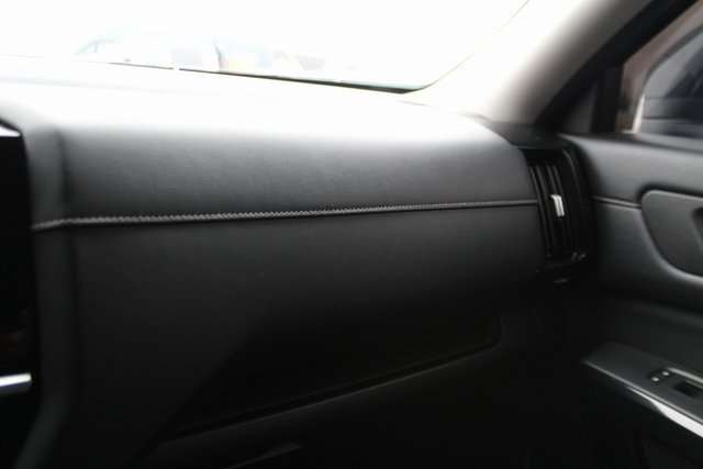 Used 2023 Nissan Pathfinder SV w/ SV Premium Package image 26