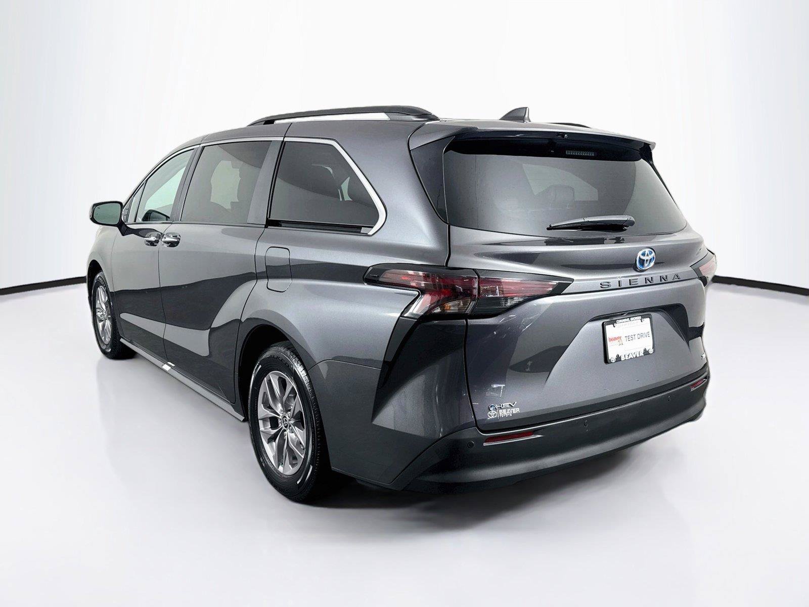Certified 2025 Toyota Sienna XLE FWD image 13