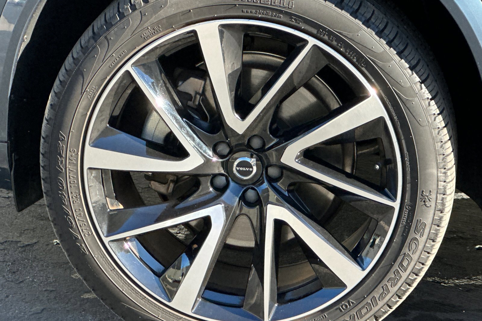 Certified 2023 Volvo XC90 B5 Plus AWD/4WD image 35