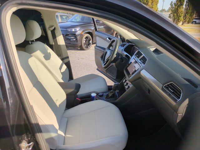 Used 2020 Volkswagen Tiguan SEL w/ Tiguan Three-Row MDO Package image 23