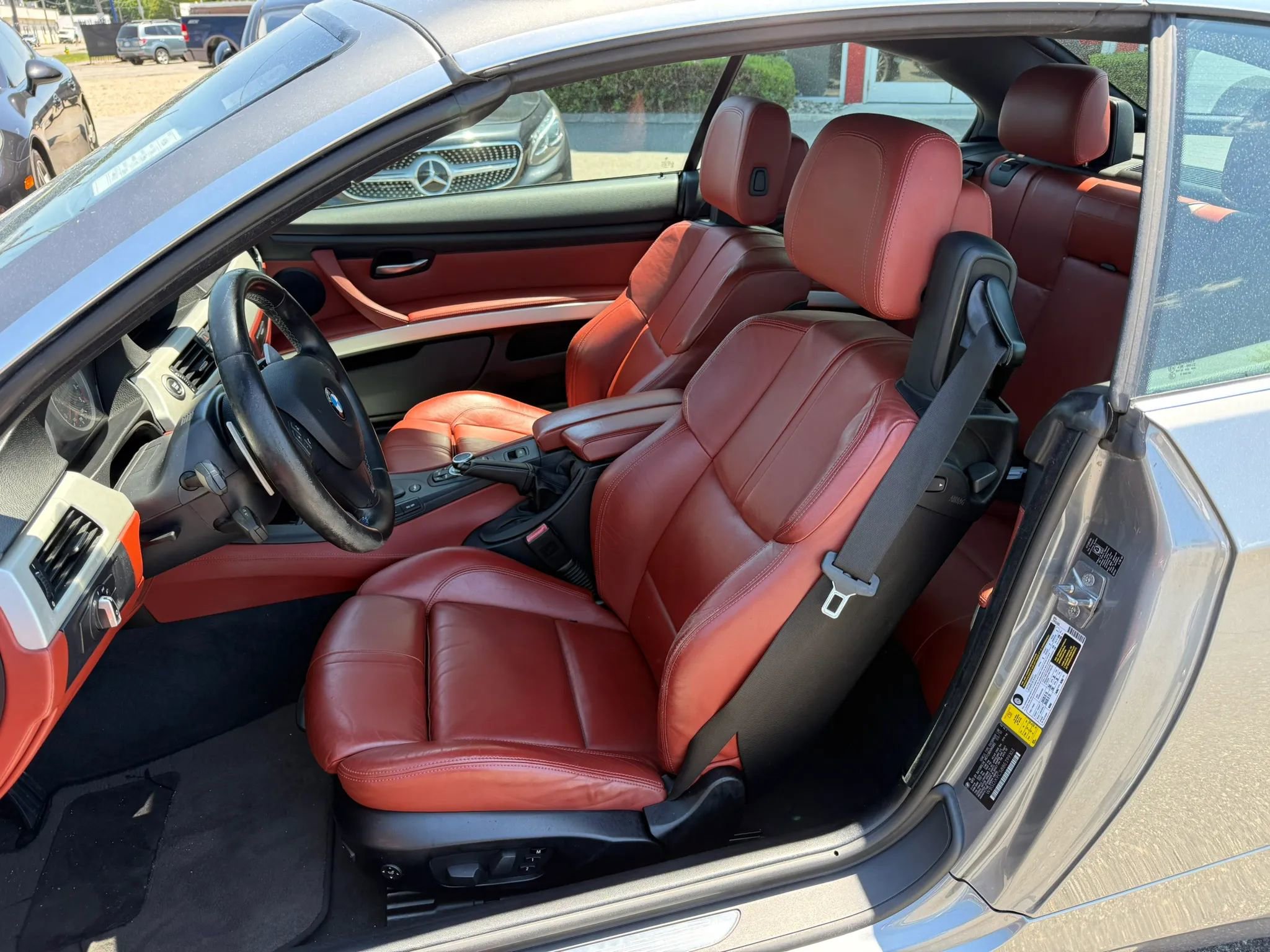 Used 2011 BMW M3 Convertible RWD image 2