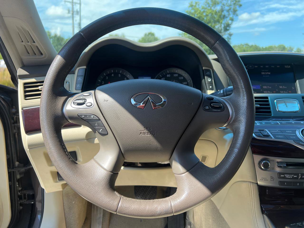 Used 2019 INFINITI Q70 Luxe RWD image 19