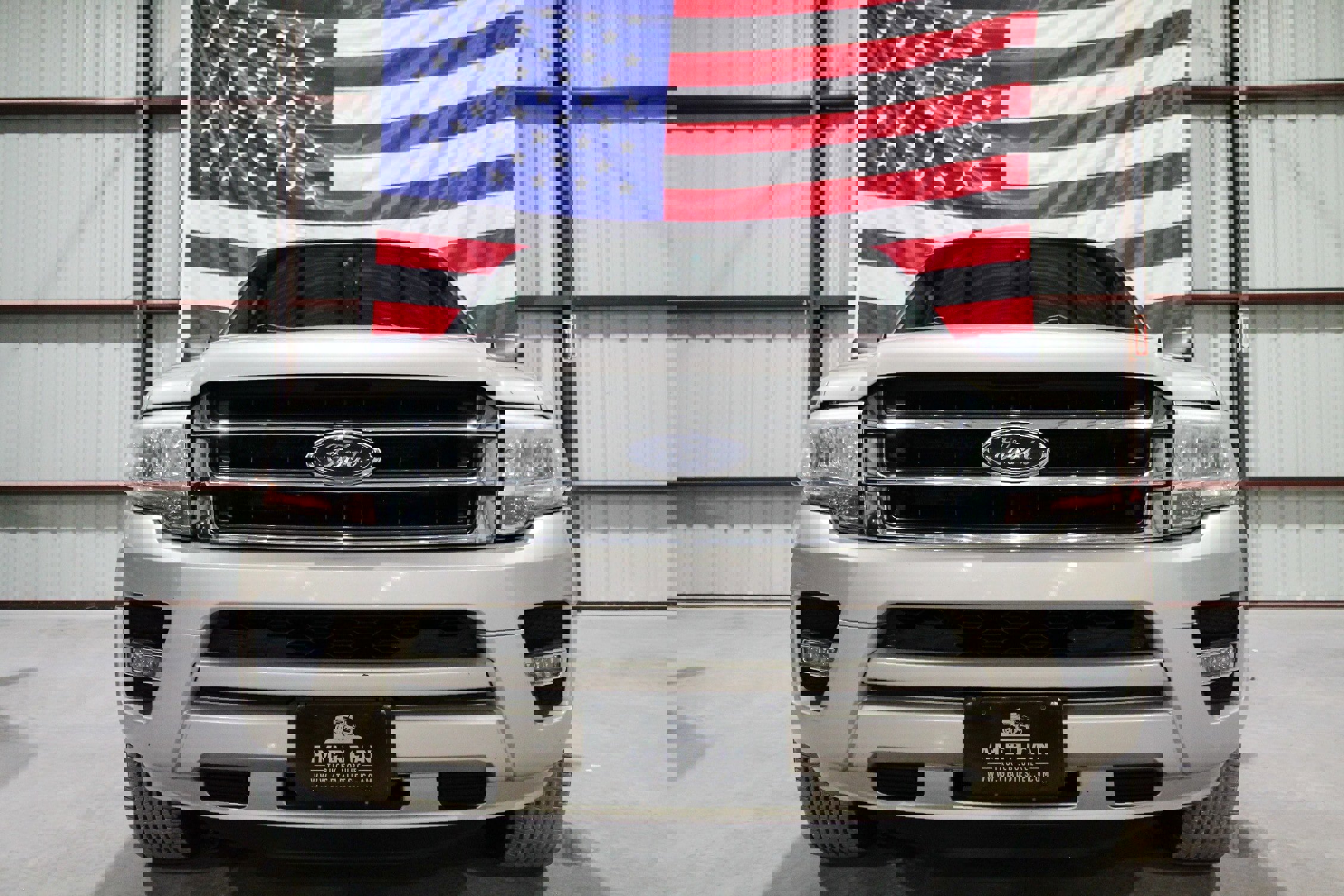 Used 2017 Ford Expedition XLT w/ Equipment Group 202A RWD image 2