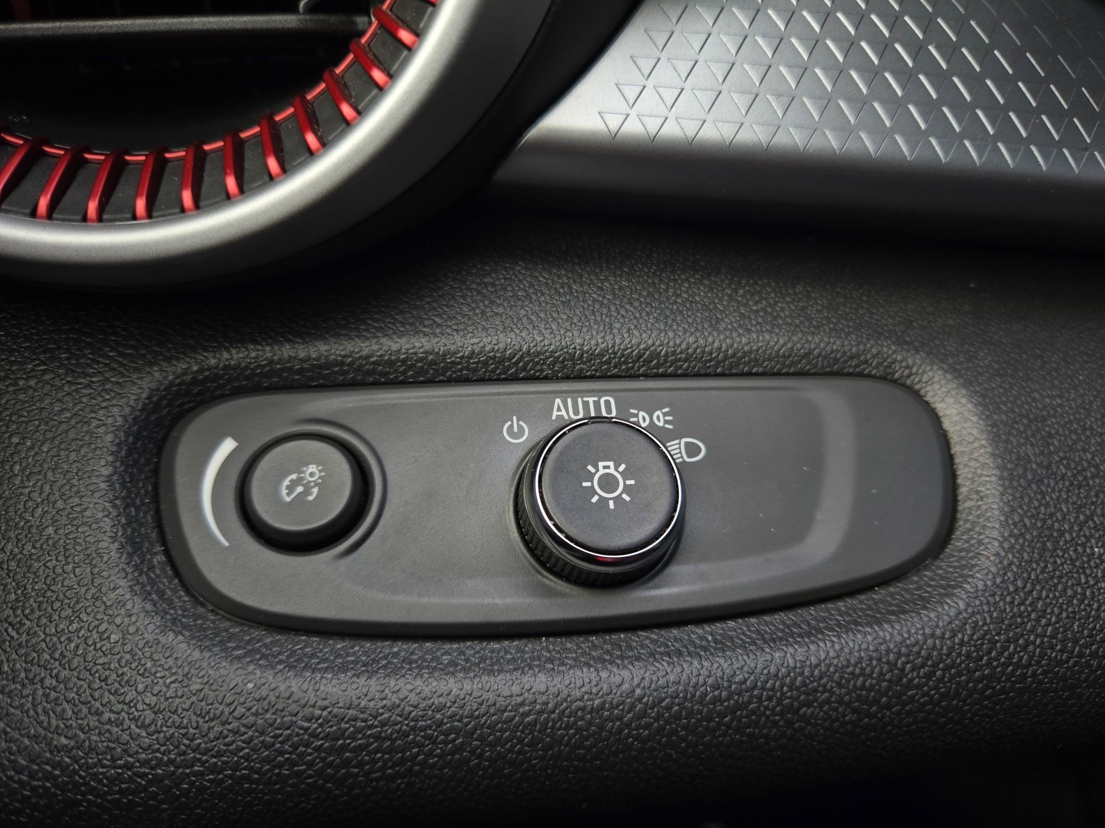 Used 2024 Chevrolet Trax RS image 27