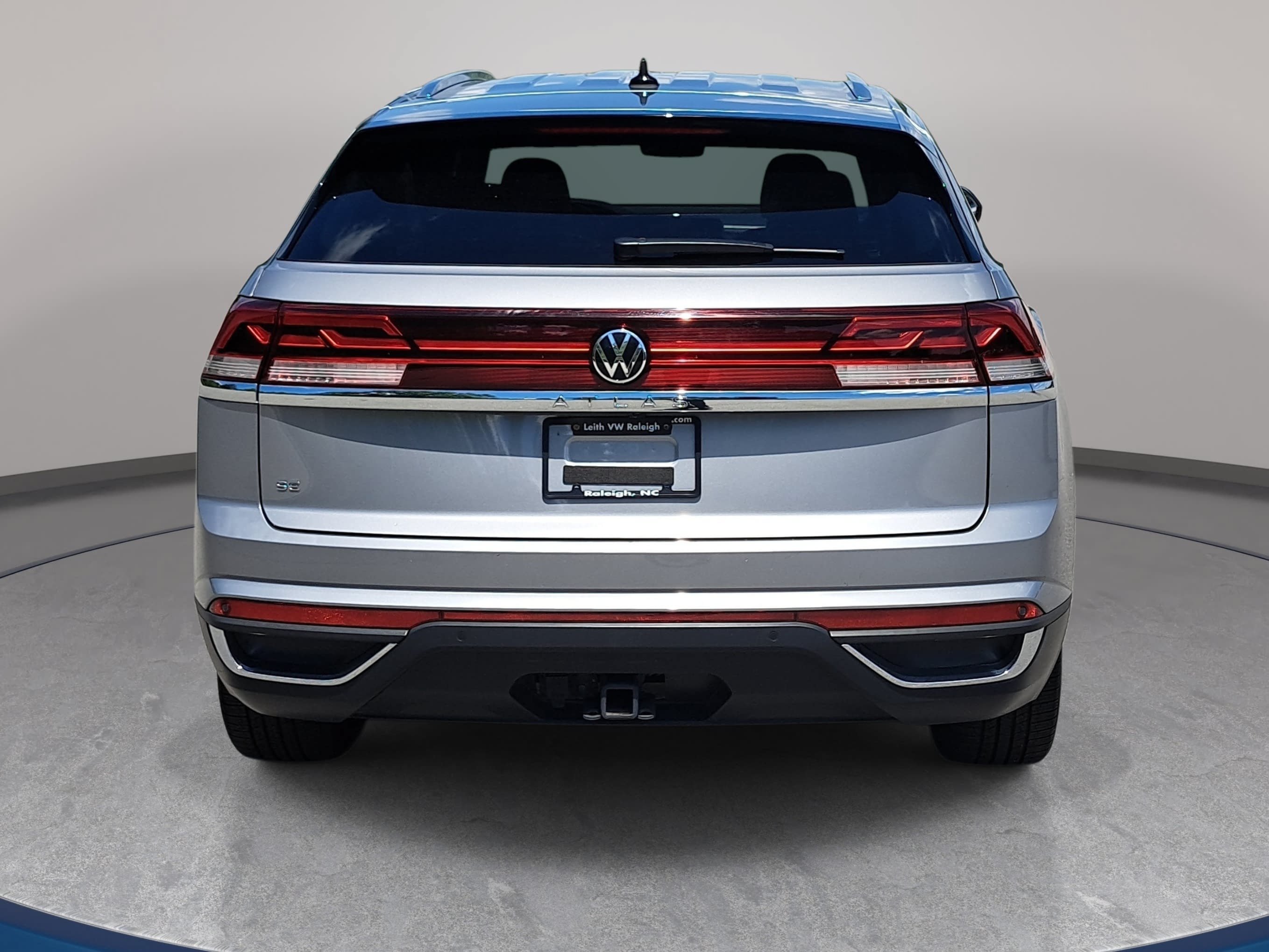 Used 2025 Volkswagen Atlas Cross Sport SE FWD image 6