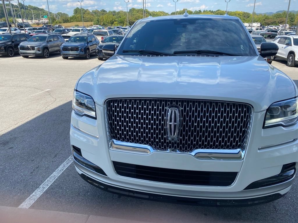 Used 2024 Lincoln Navigator L Reserve AWD/4WD image 5