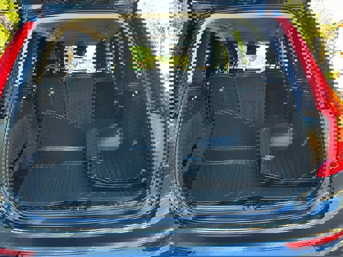 Used 2018 Volvo XC90 T5 Momentum w/ Convenience Package image 44