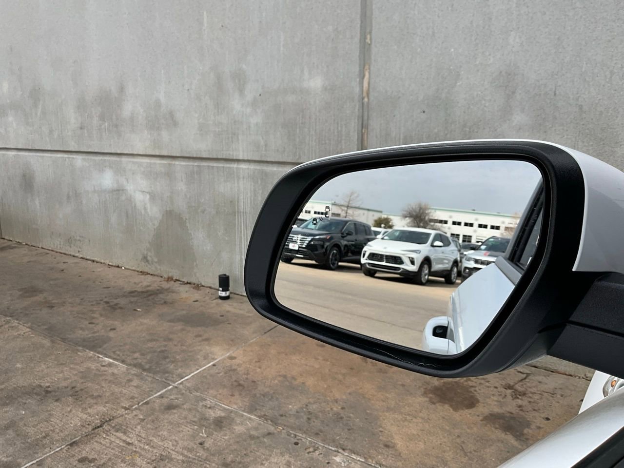 Used 2025 Hyundai Venue SEL image 19