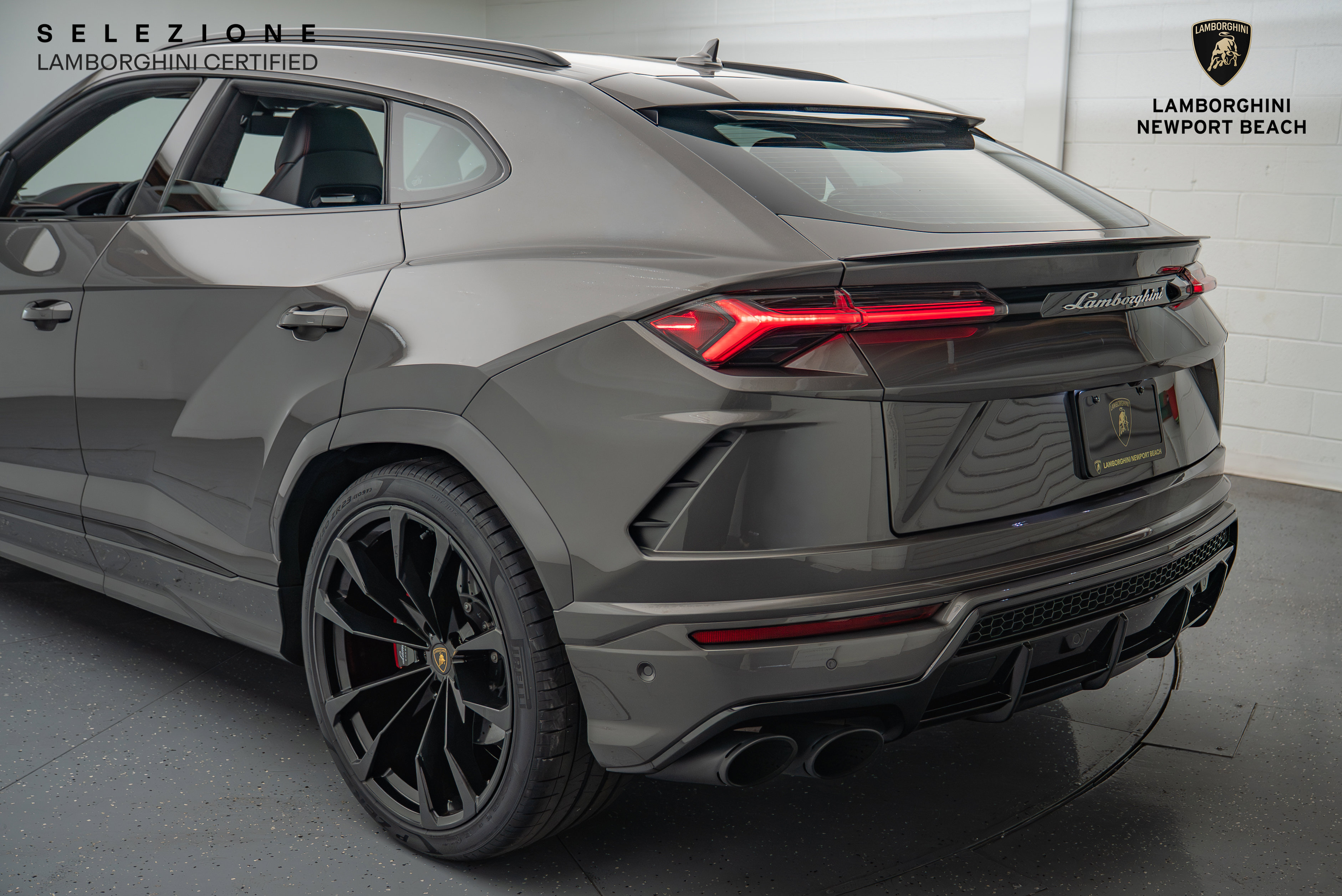Used 2022 Lamborghini Urus AWD/4WD image 14
