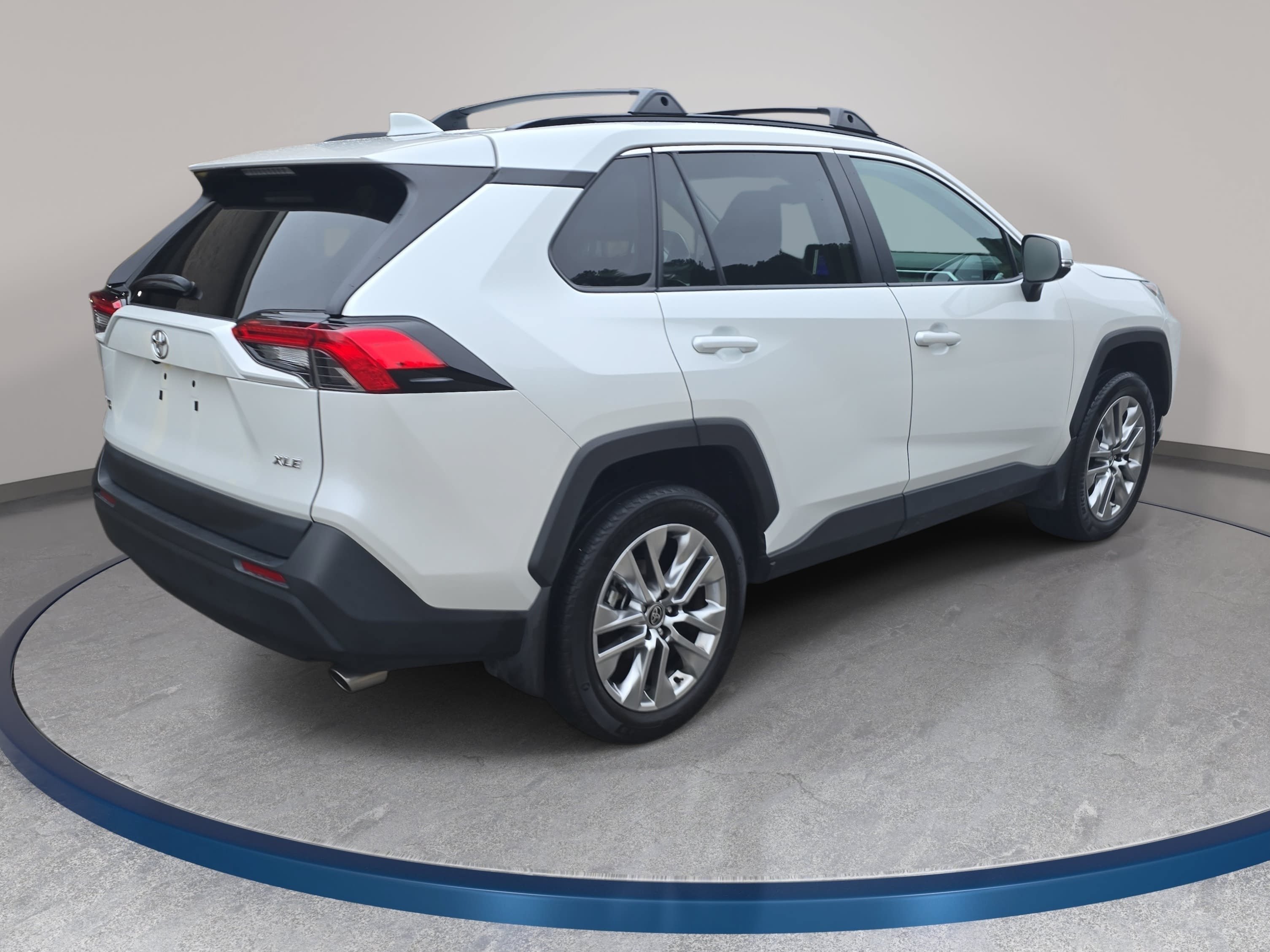 Used 2024 Toyota RAV4 XLE Premium FWD image 5