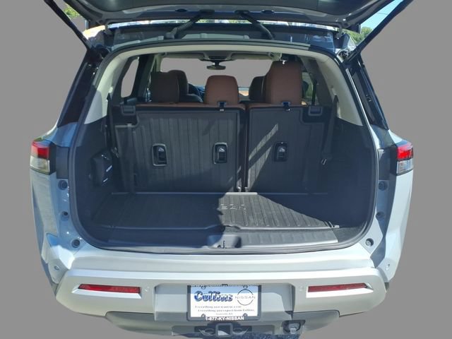 Certified 2025 Nissan Pathfinder Platinum w/ Cargo Package AWD/4WD image 9