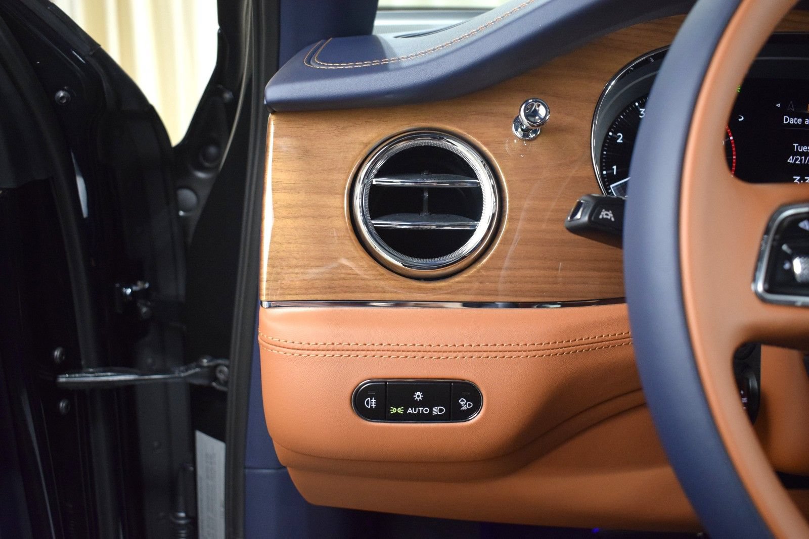 New 2026 Bentley Bentayga AWD/4WD image 32