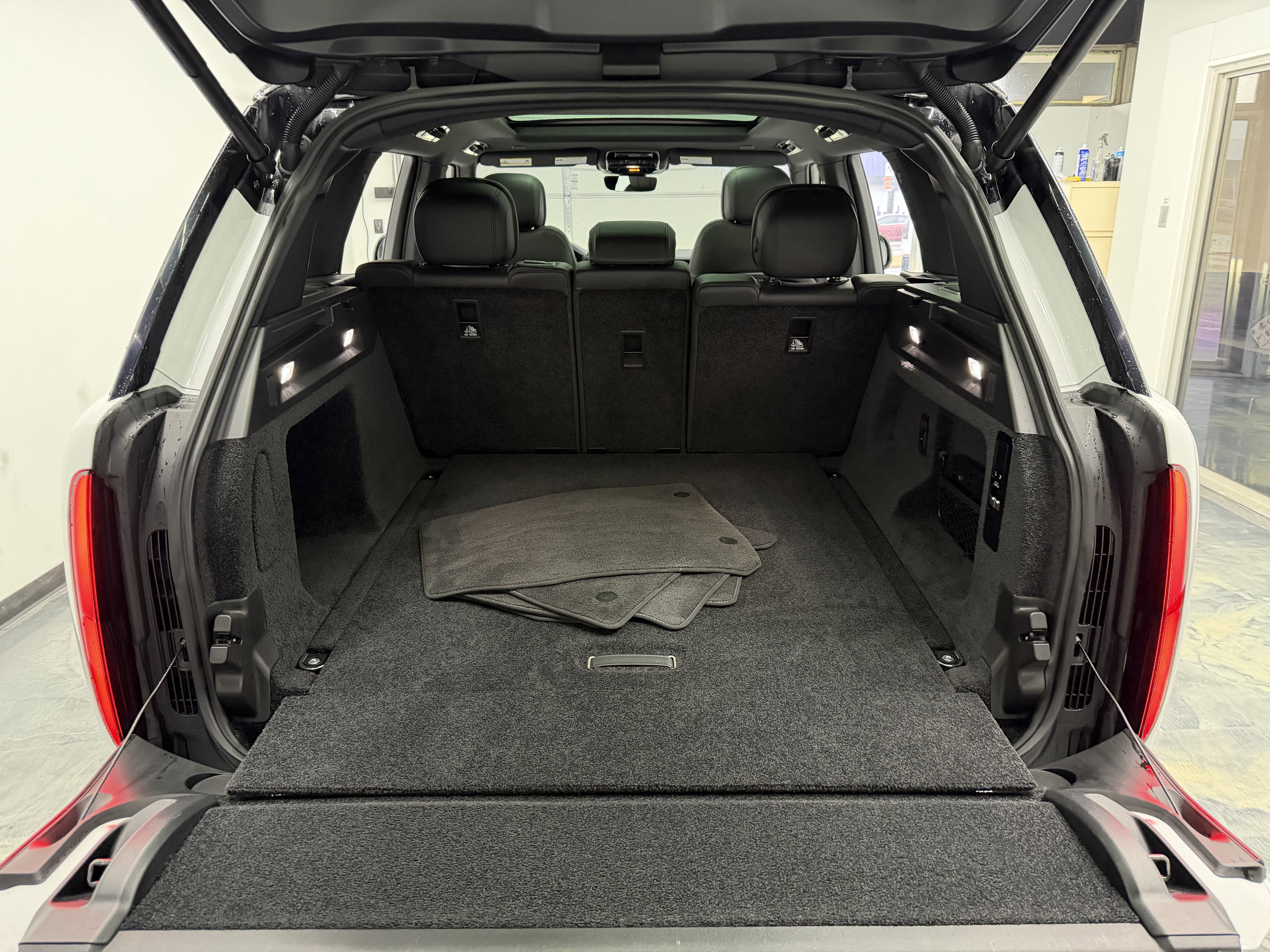 Used 2023 Land Rover Range Rover SE image 11