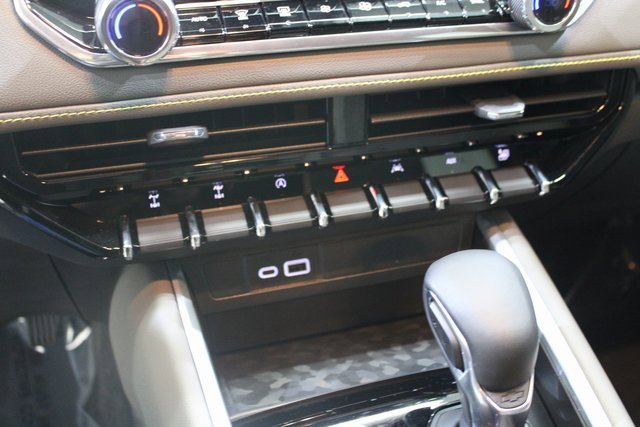 Used 2024 Chevrolet Colorado ZR2 w/ Technology Package image 13