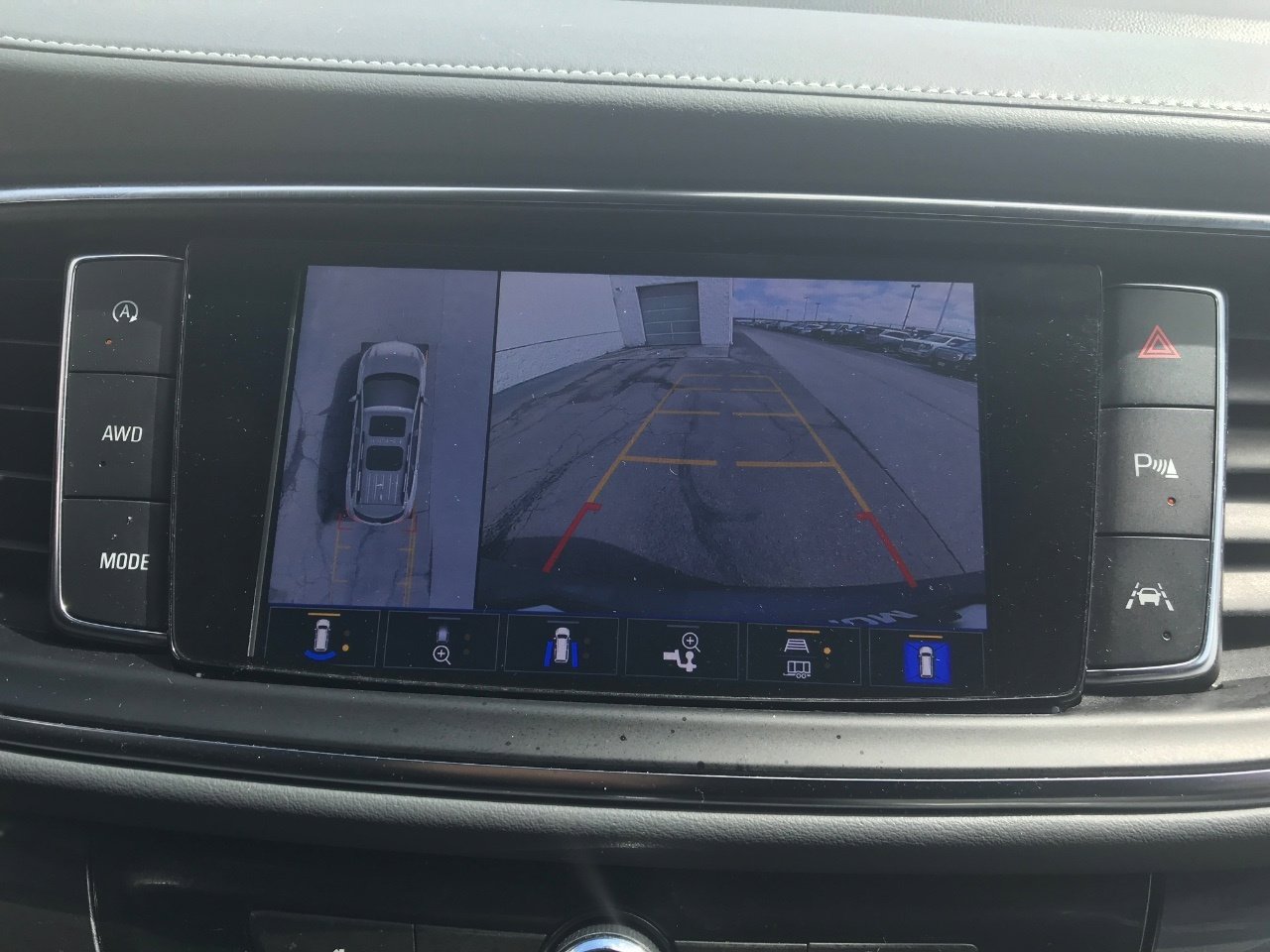 Used 2023 Buick Enclave Essence image 25