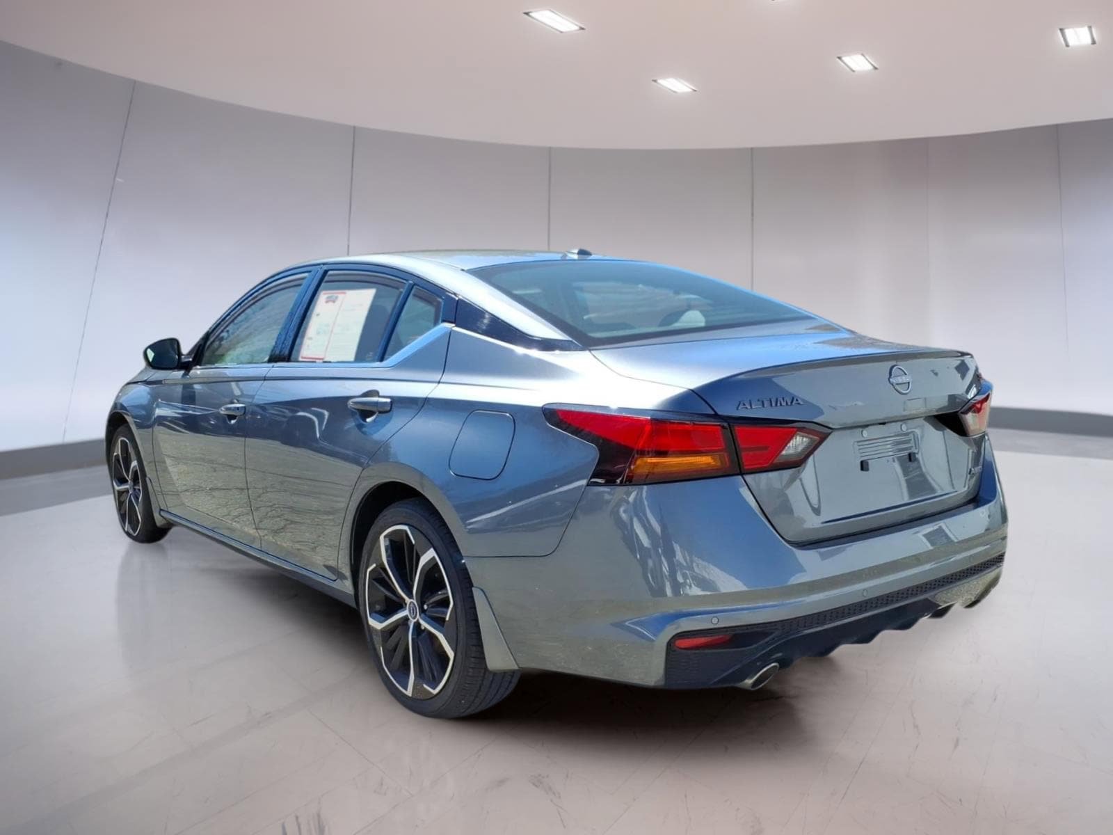 Used 2024 Nissan Altima 2.5 SR image 3