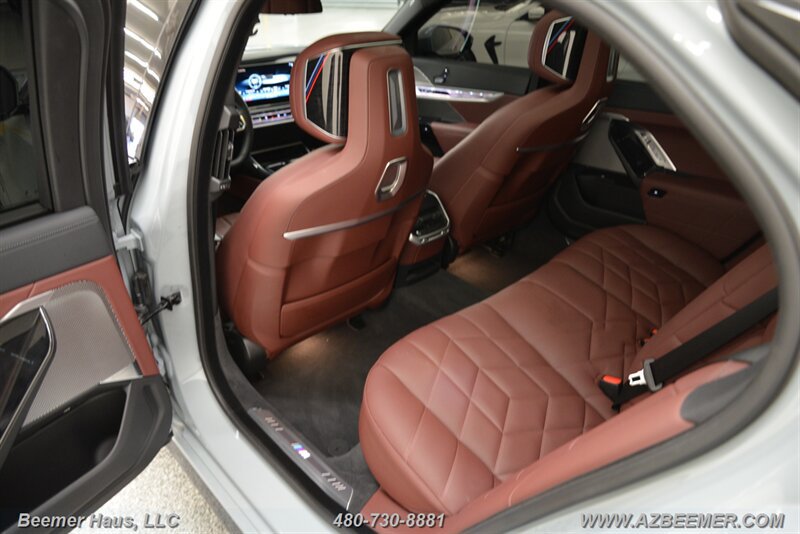 Used 2025 BMW 750e xDrive w/ Premium Package AWD/4WD image 28