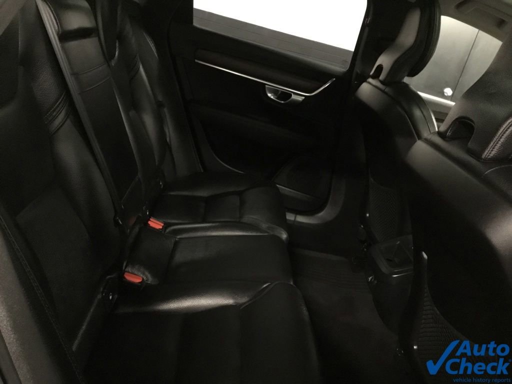 Used 2020 Volvo V90 T6 Cross Country image 32