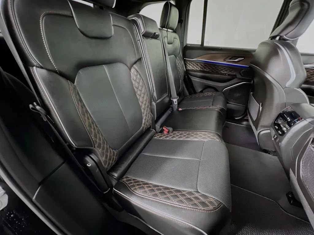 Used 2024 Jeep Grand Cherokee Summit w/ Adv Protech Group IV AWD/4WD image 30