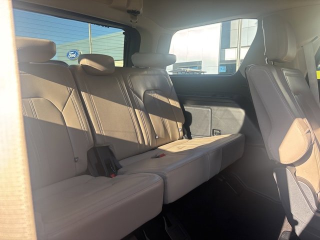 Used 2023 Ford Expedition Limited image 15