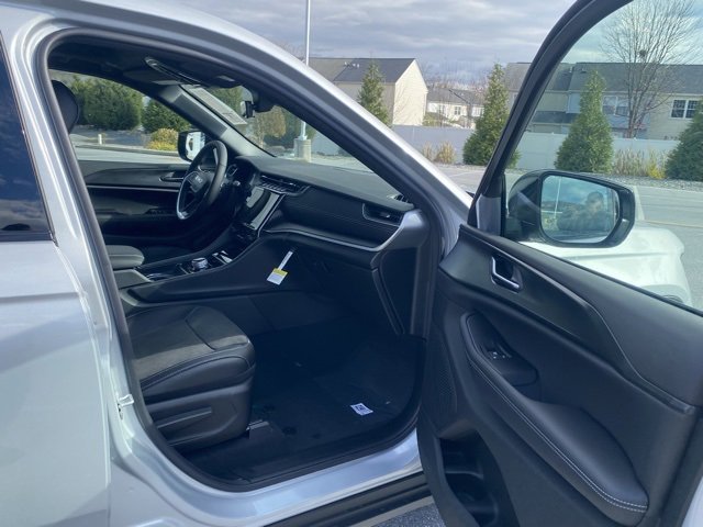 New 2025 Jeep Grand Cherokee Altitude image 47