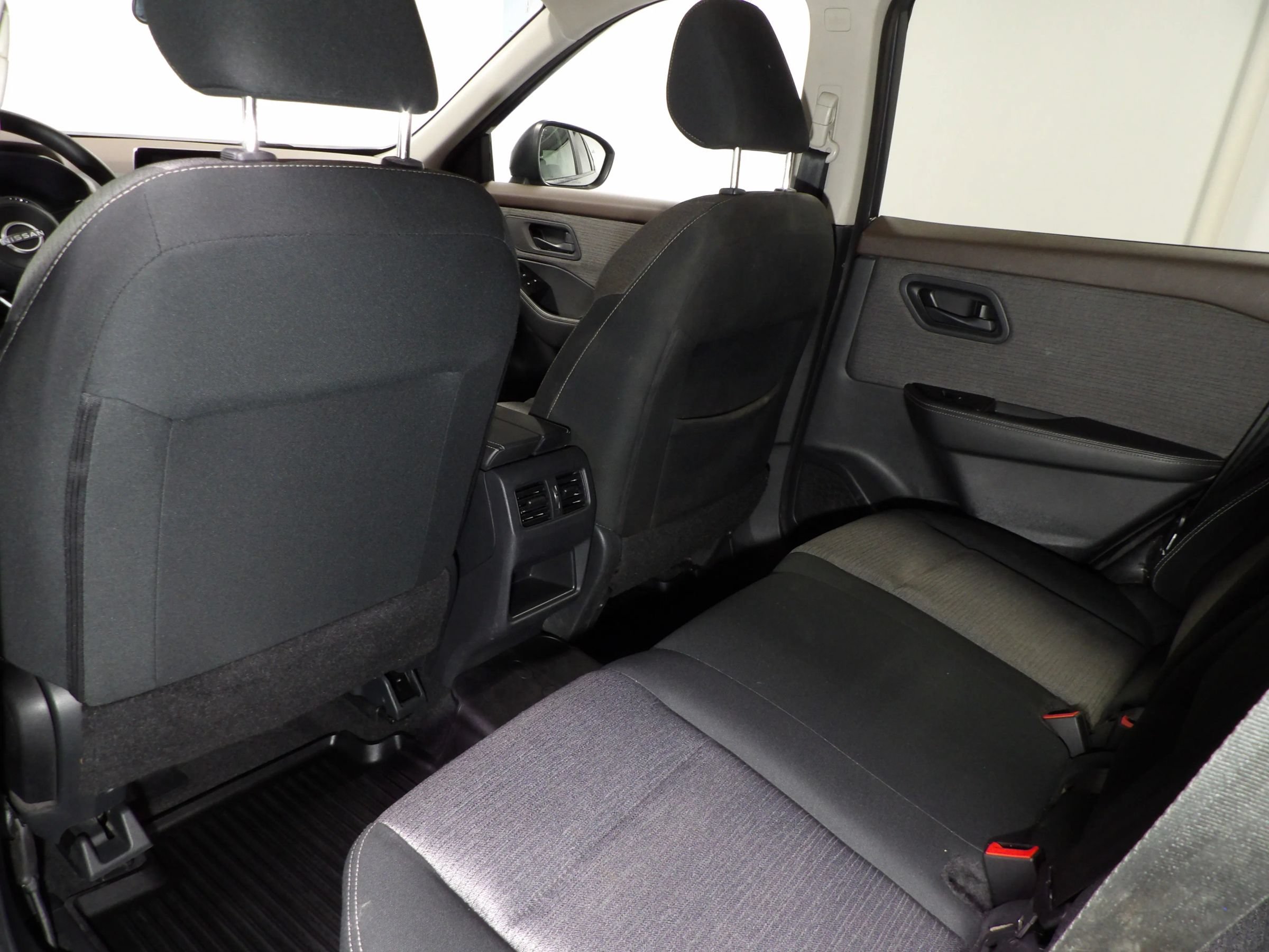 Used 2022 Nissan Rogue S FWD image 11