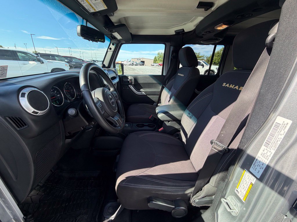 Used 2014 Jeep Wrangler Unlimited Sahara w/ Connectivity Group AWD/4WD image 2