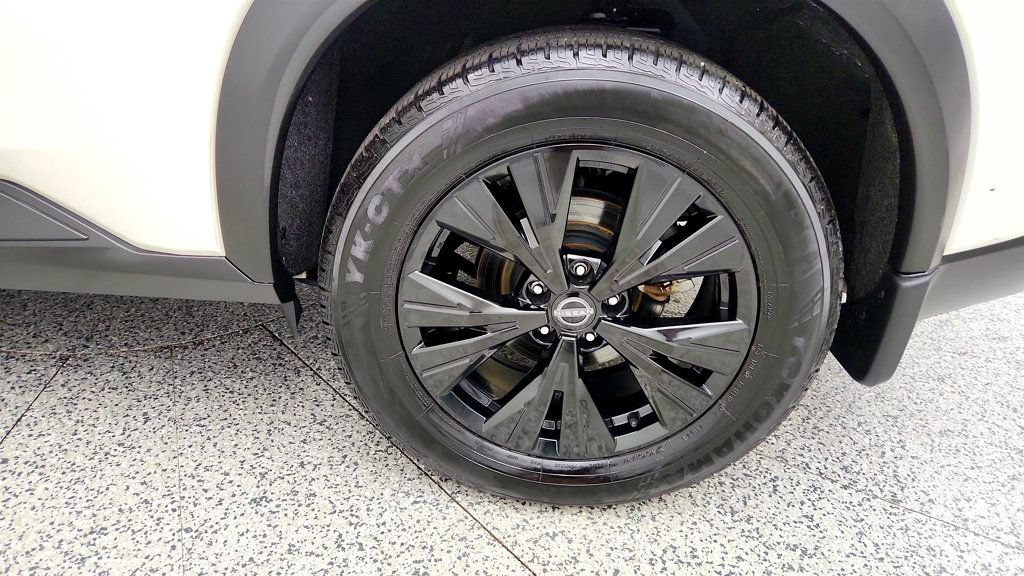 Used 2023 Nissan Rogue SV w/ SV Premium B Package FWD image 9